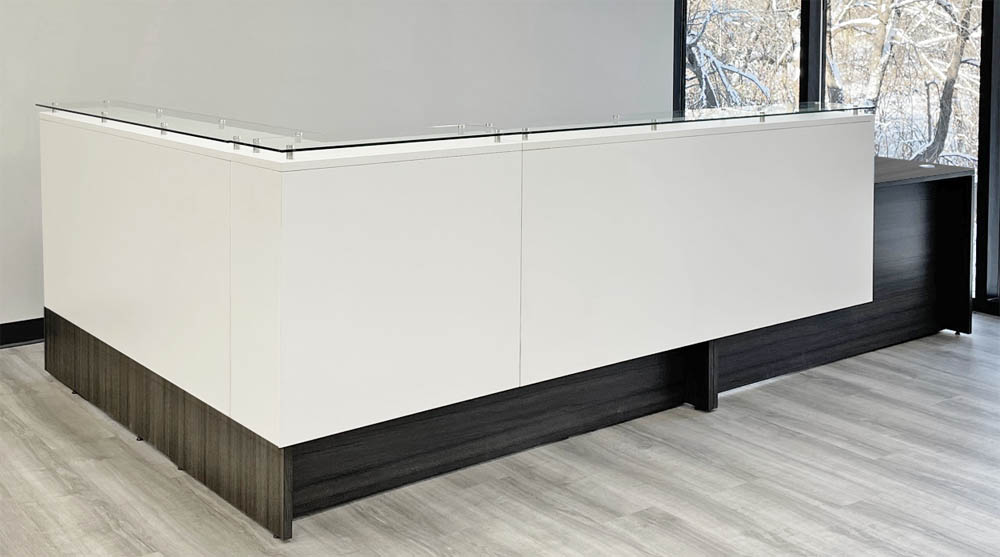 What is the thickness of the glass used in the desk?