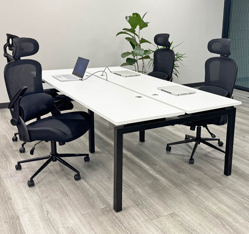 What color options are available for the table tops?